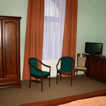 Hotel Zlaty Lev Louny Exterior foto